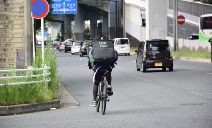 Uber Eats(ウーバーイーツ)でチップは払わないといけない？相場は？